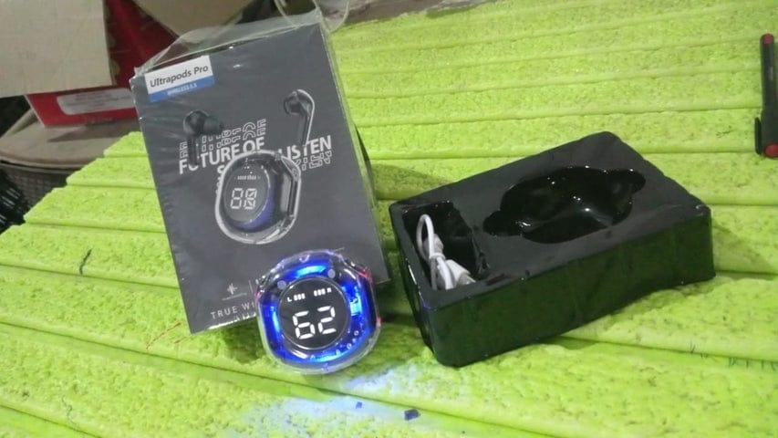 Wireless Bluetooth earphone